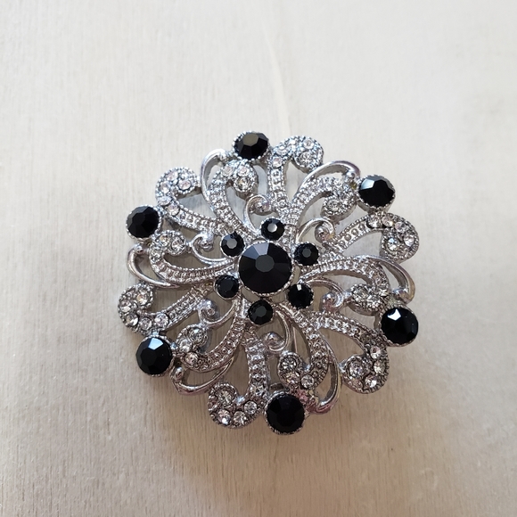 Vintage Crown Trifari Rhinestone Costume Pin - Picture 2 of 5